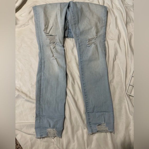 Universal Thread Light Wash Distressed High Rise Skinny Jeans size 6/28R - Picture 3 of 5